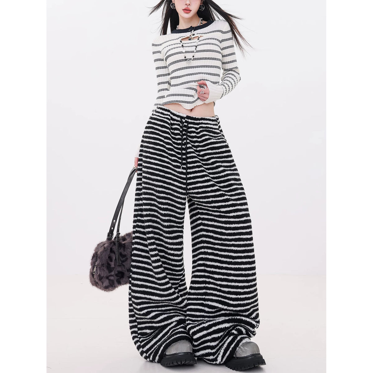ストライプボア付きストレートスウェットパンツ