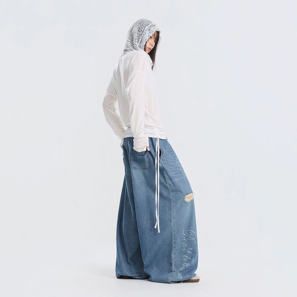 ウォッシュブルーデニムパンツ