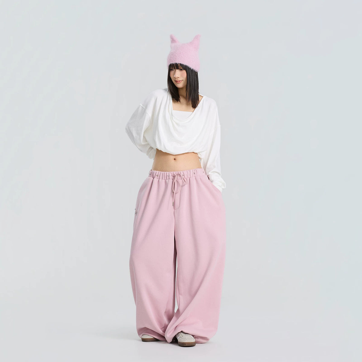 星スタッズ綿混ストレートパンツ