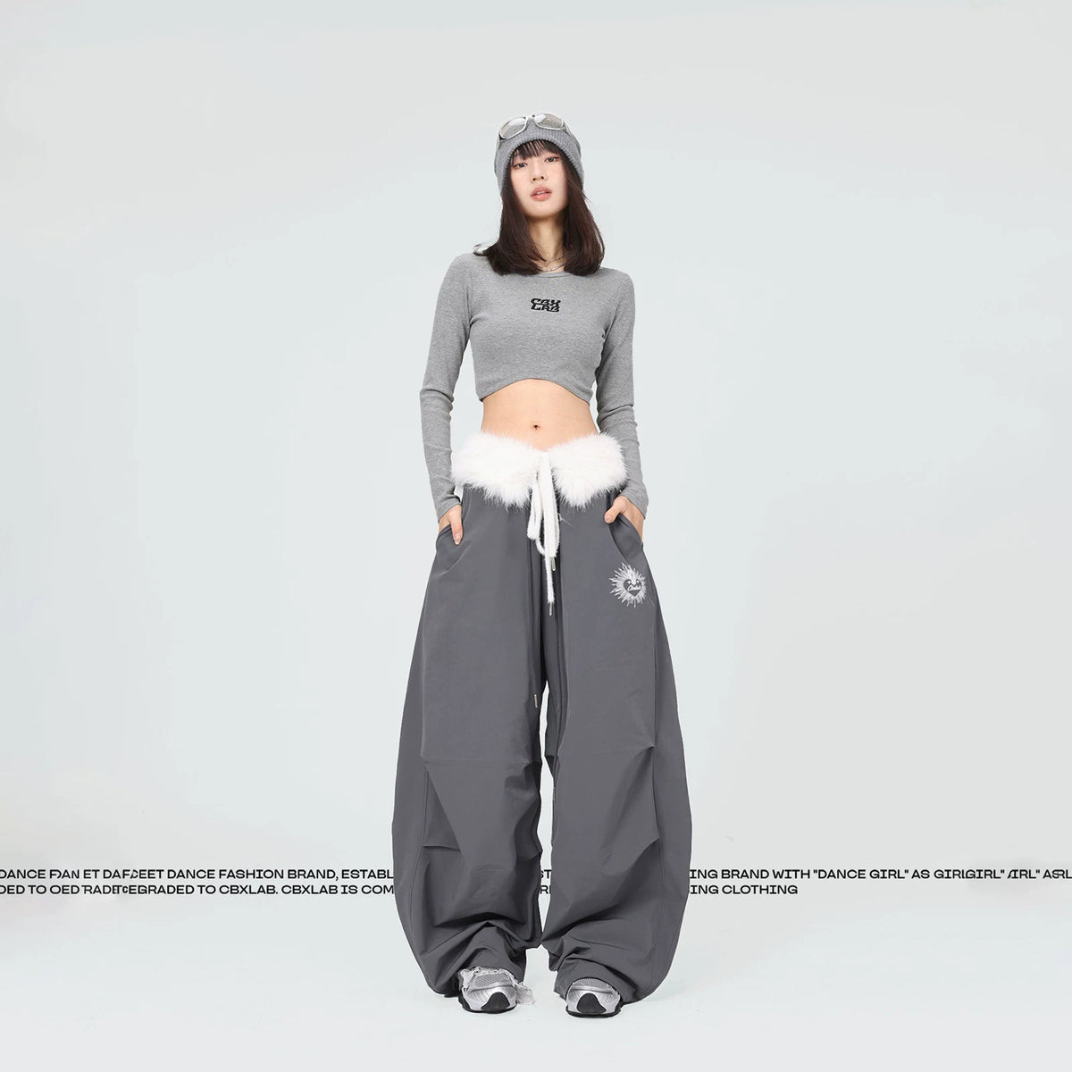 バナナシルエットパラシュートパンツ