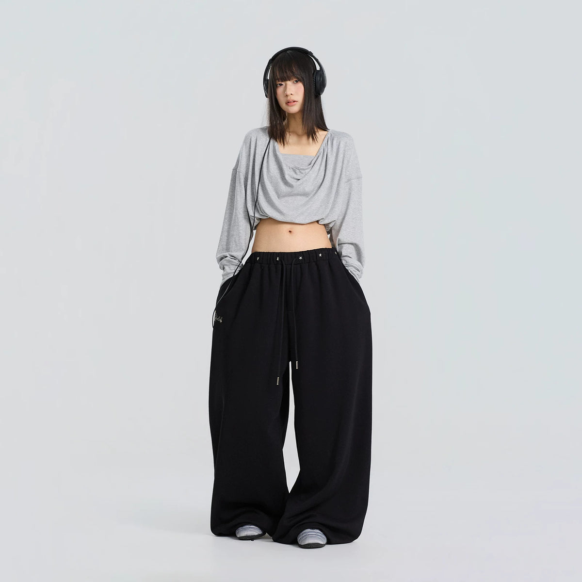 星スタッズ綿混ストレートパンツ