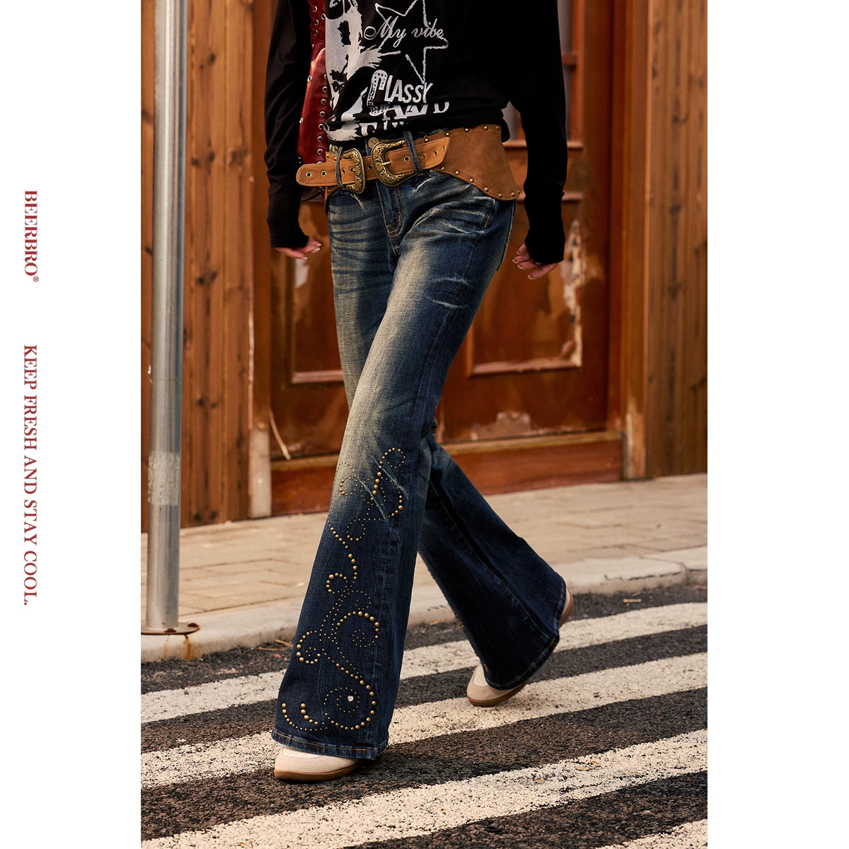 スタッズ付きラインストーンセミフレアデニムパンツ