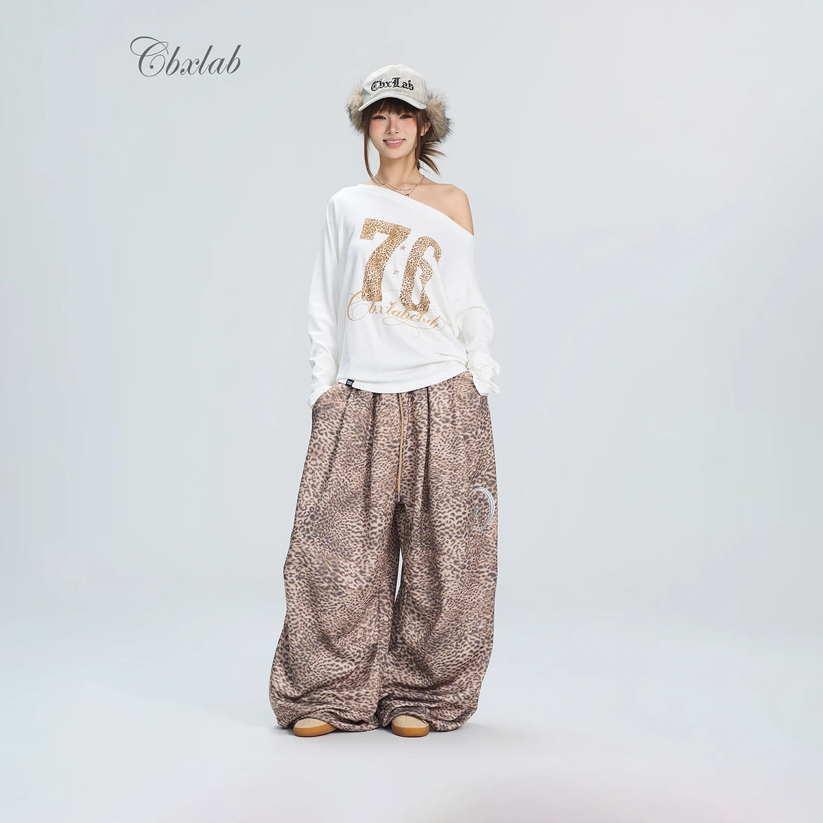 斜めオフショルダートップス×レオパード ワイドパンツ