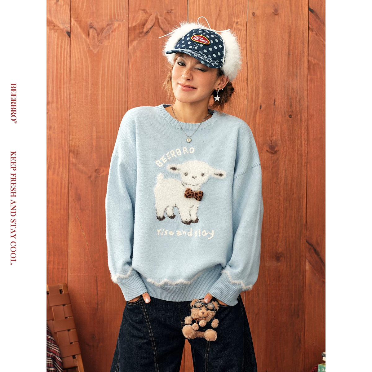 ひつじ柄クルーネックゆったりニット