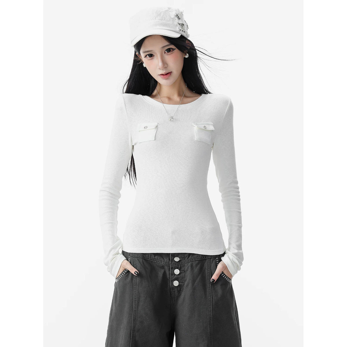 ポケット付きクルーネック長袖Tシャツ