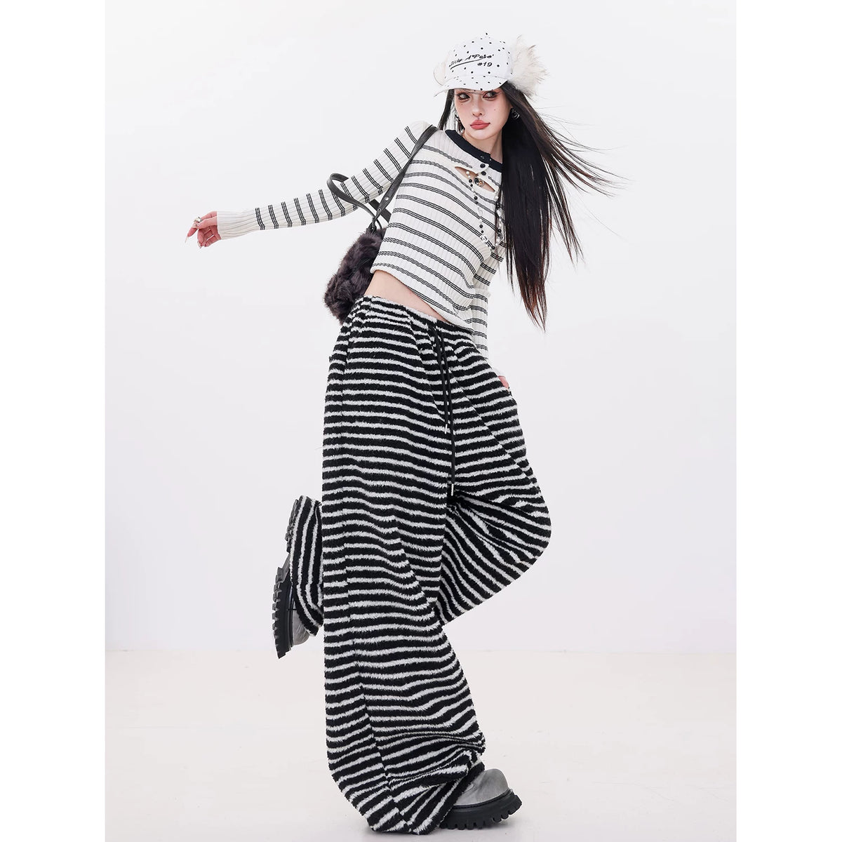 ストライプボア付きストレートスウェットパンツ
