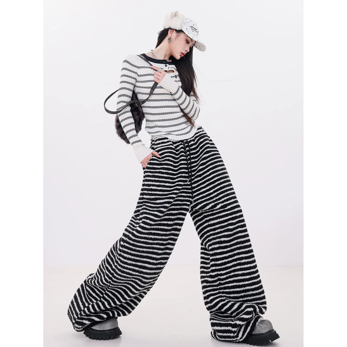 ストライプボア付きストレートスウェットパンツ
