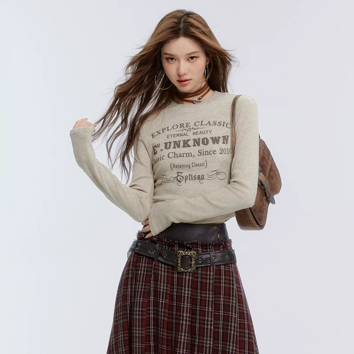 クルーネックタイトニット
