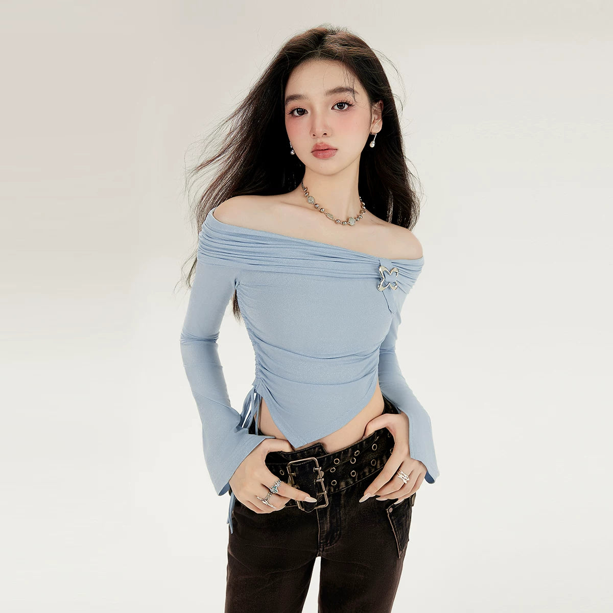 オフショルダー長袖Tシャツ