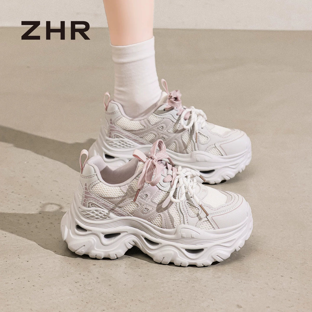 厚底ヒールアップダッドスニーカー（メッシュ）