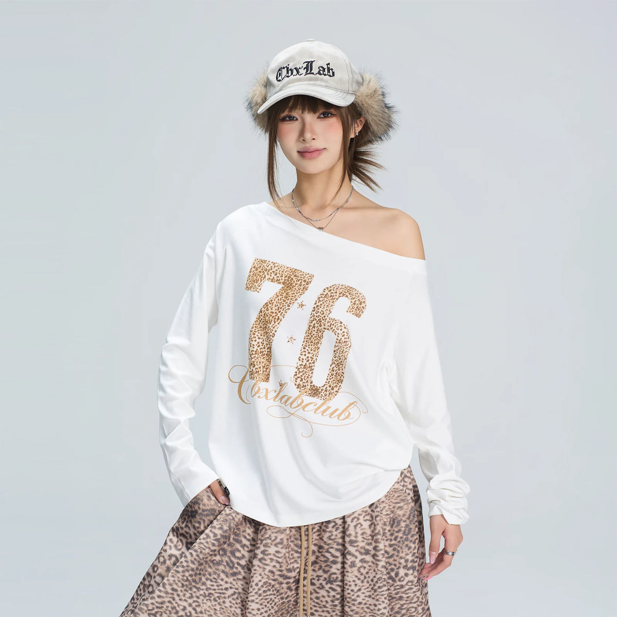 斜めオフショルダートップス×レオパード ワイドパンツ