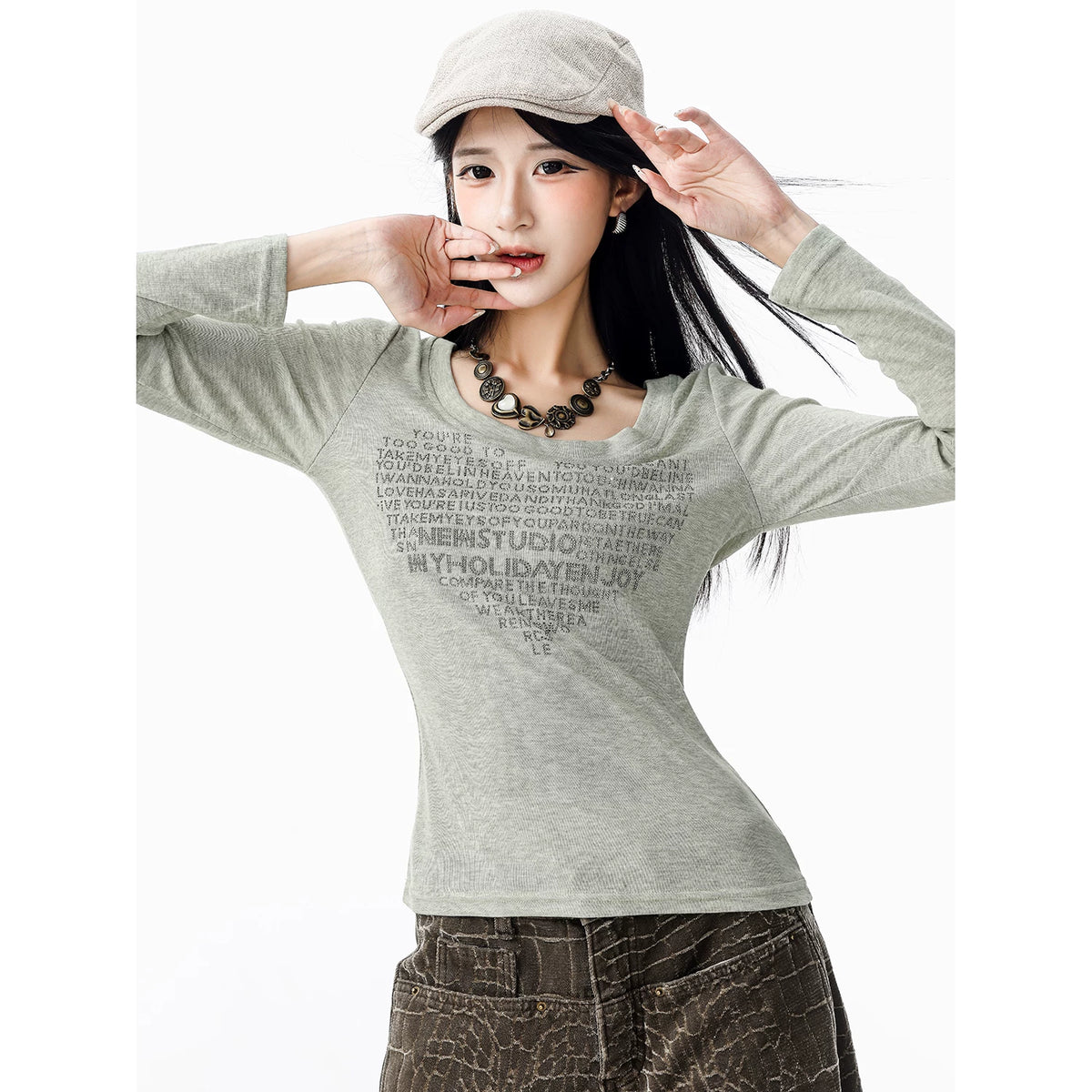 ローネックロゴプリント長袖Tシャツ