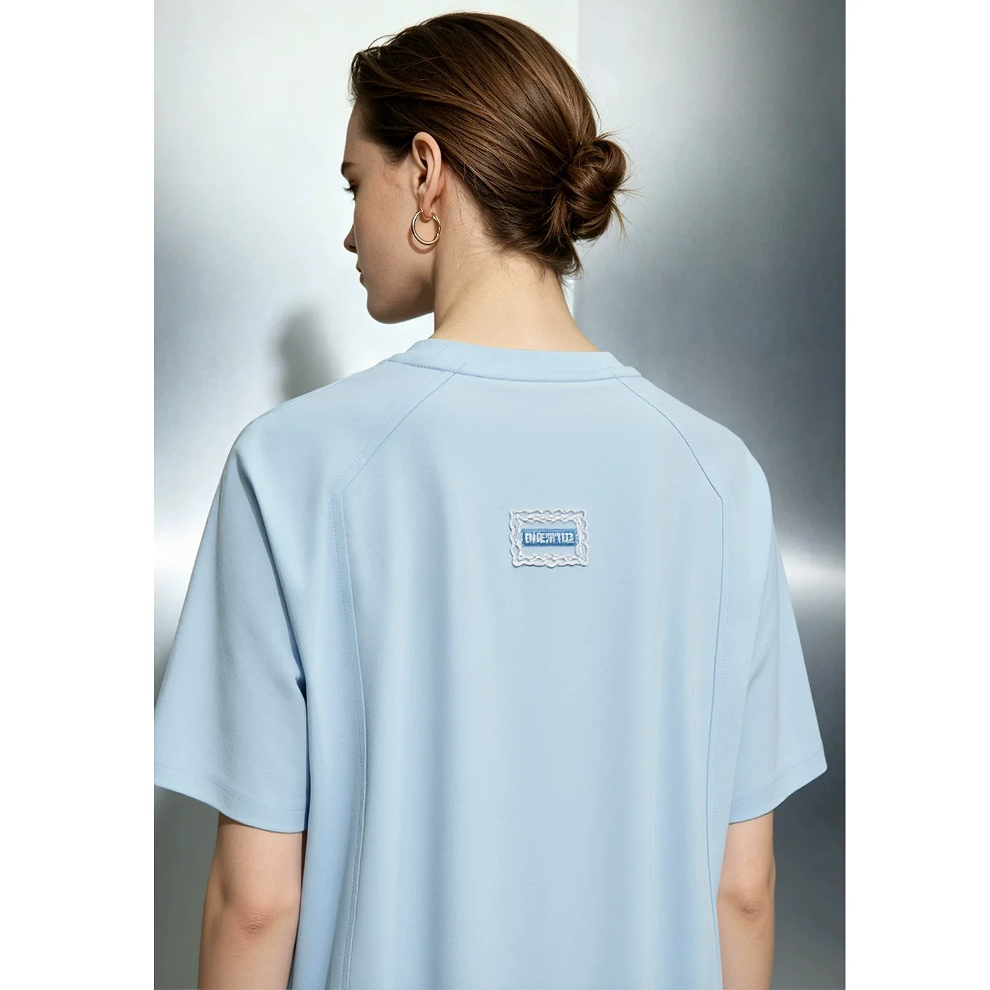 Amii レースラベル サイドスリット コットンTシャツ