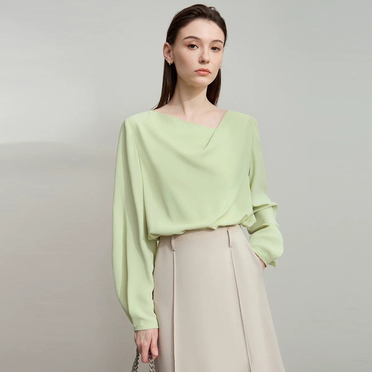 Amii ドレープネック 長袖シフォンブラウス
