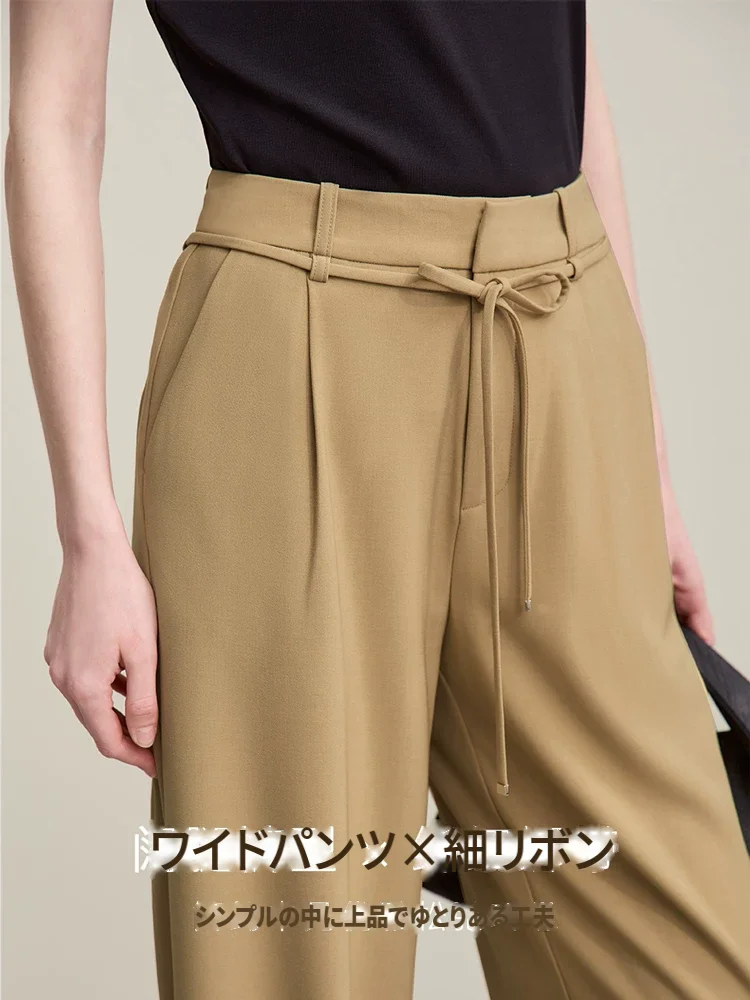 Amii 細ベルト付き ドレープ ワイドパンツ
