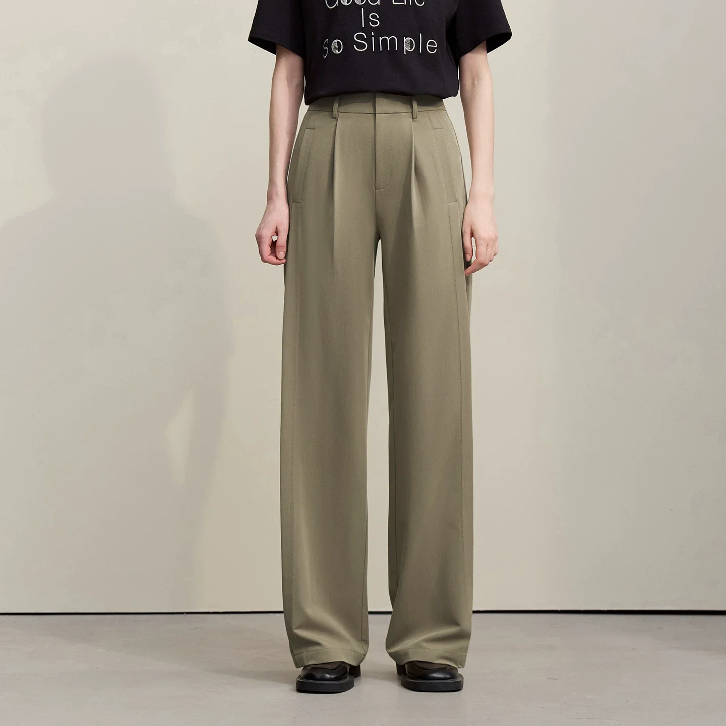 Amii アコーディオンプリーツ ストレートパンツ