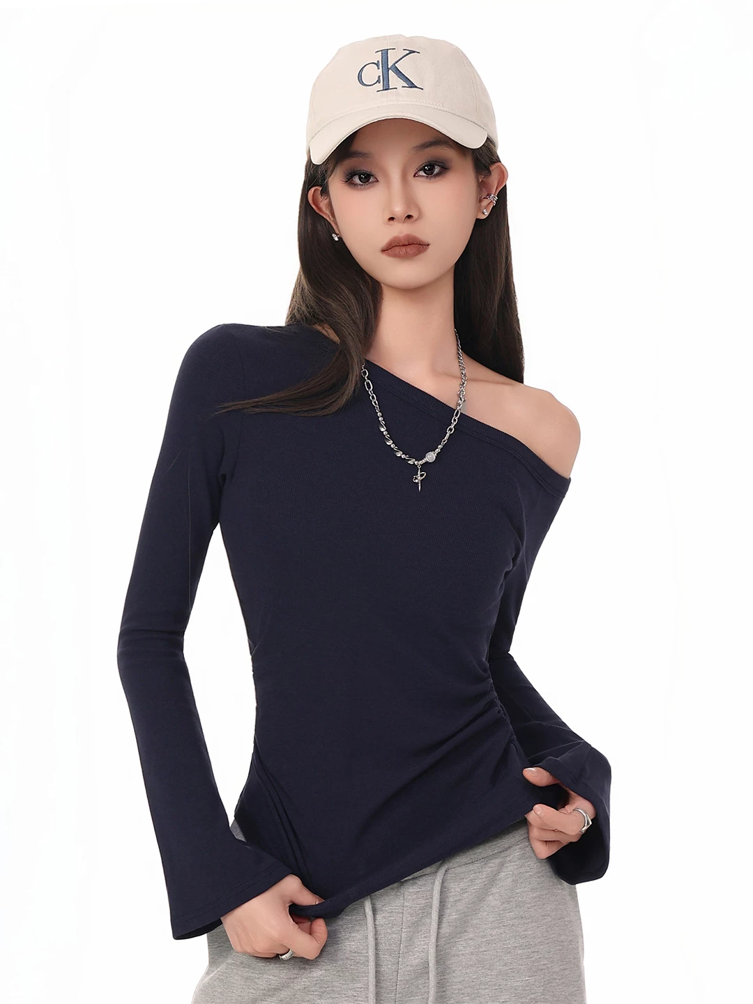 オフショルダー 長袖Tシャツ 商品写真