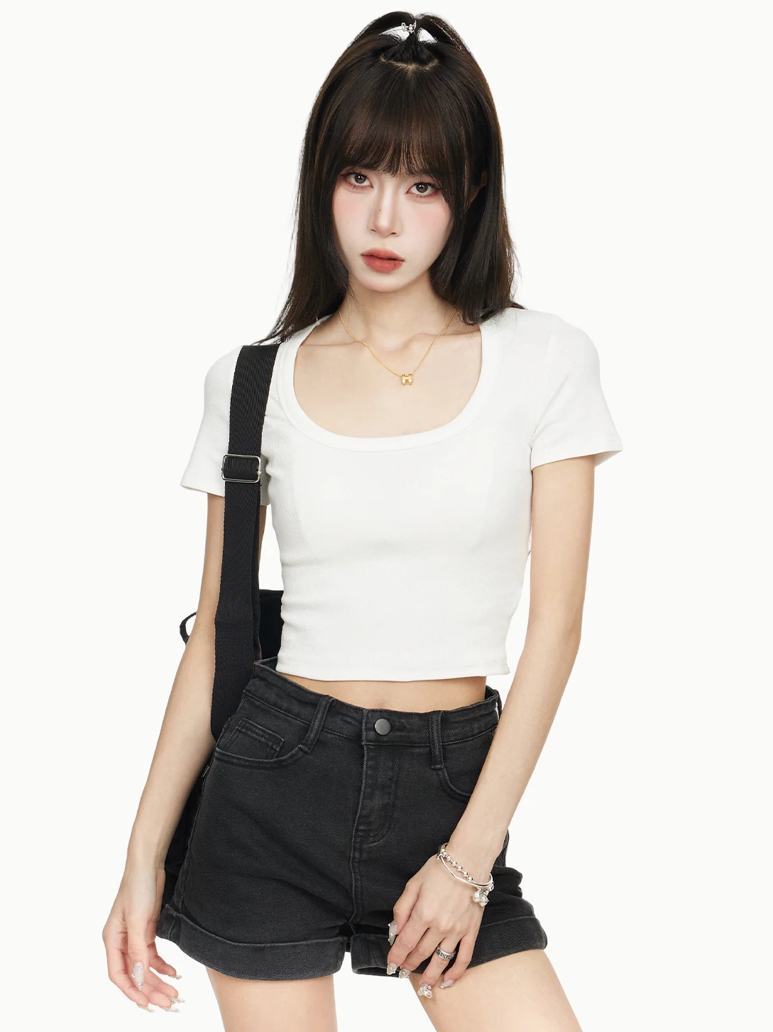 スクエアネック ショート丈 半袖Tシャツ 商品写真