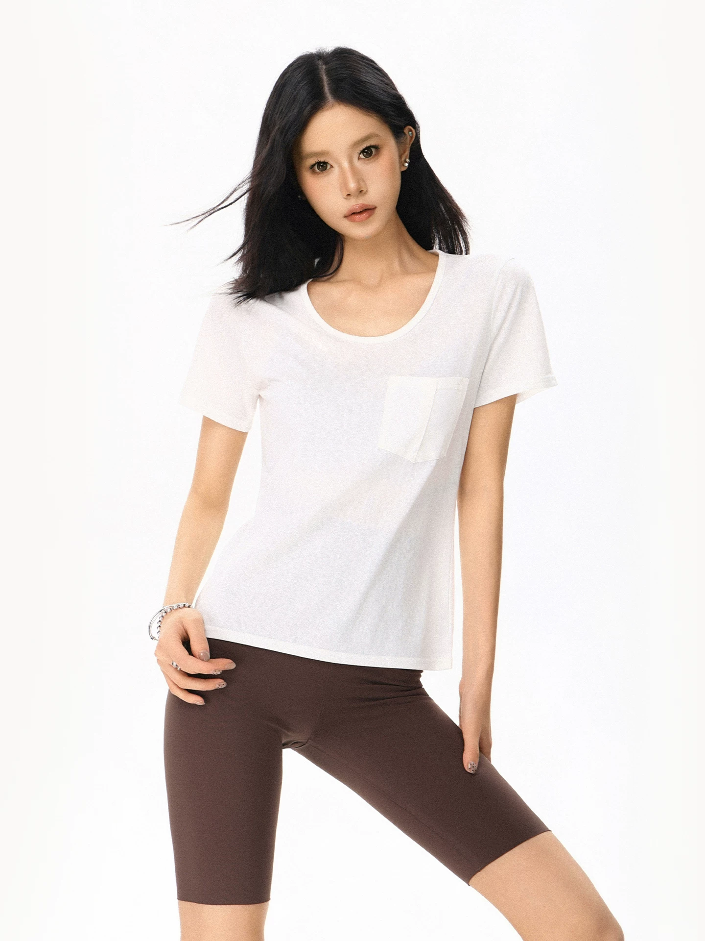 ポケット付き UネックTシャツ 商品写真