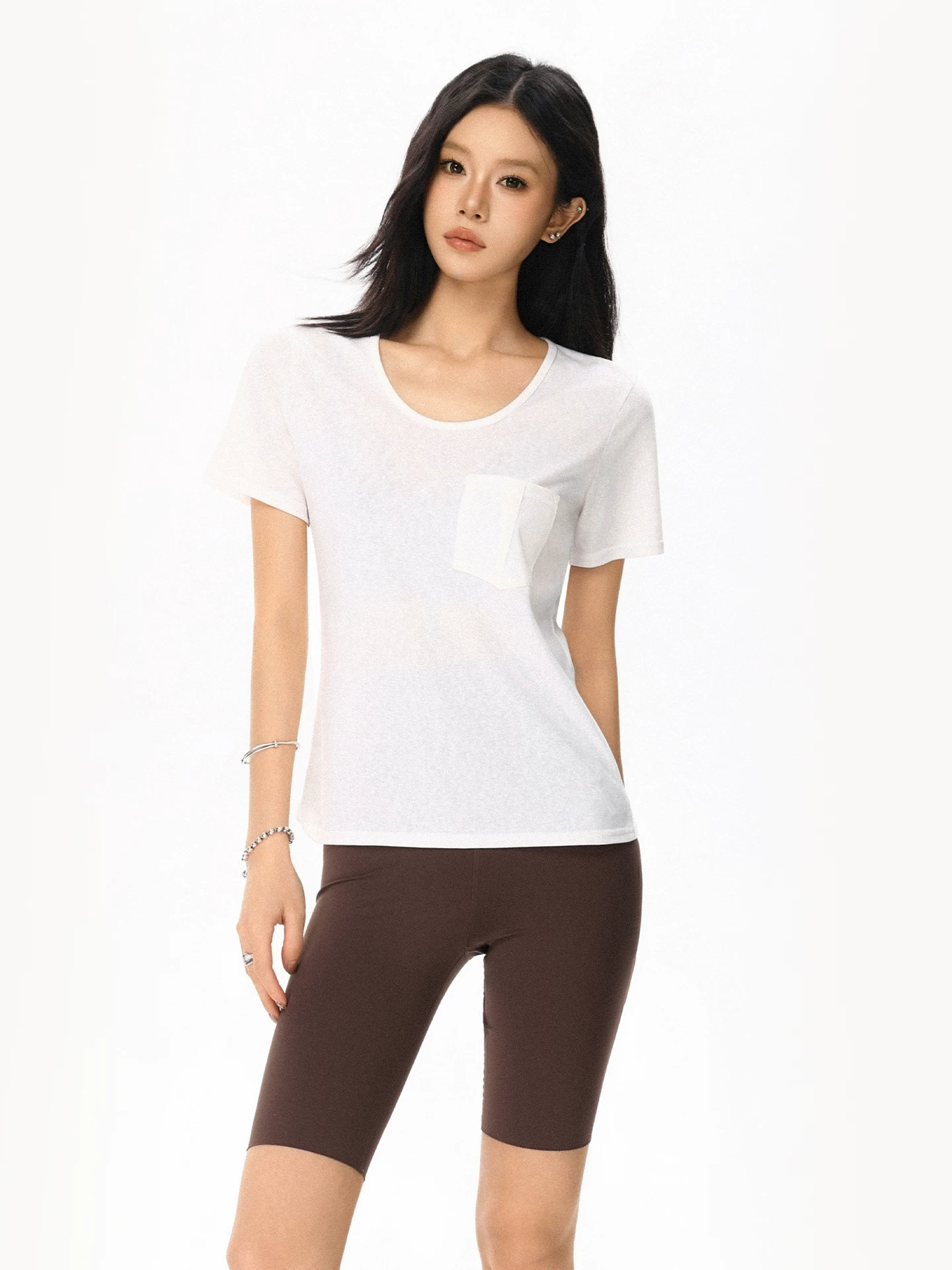 ポケット付き UネックTシャツ 商品写真