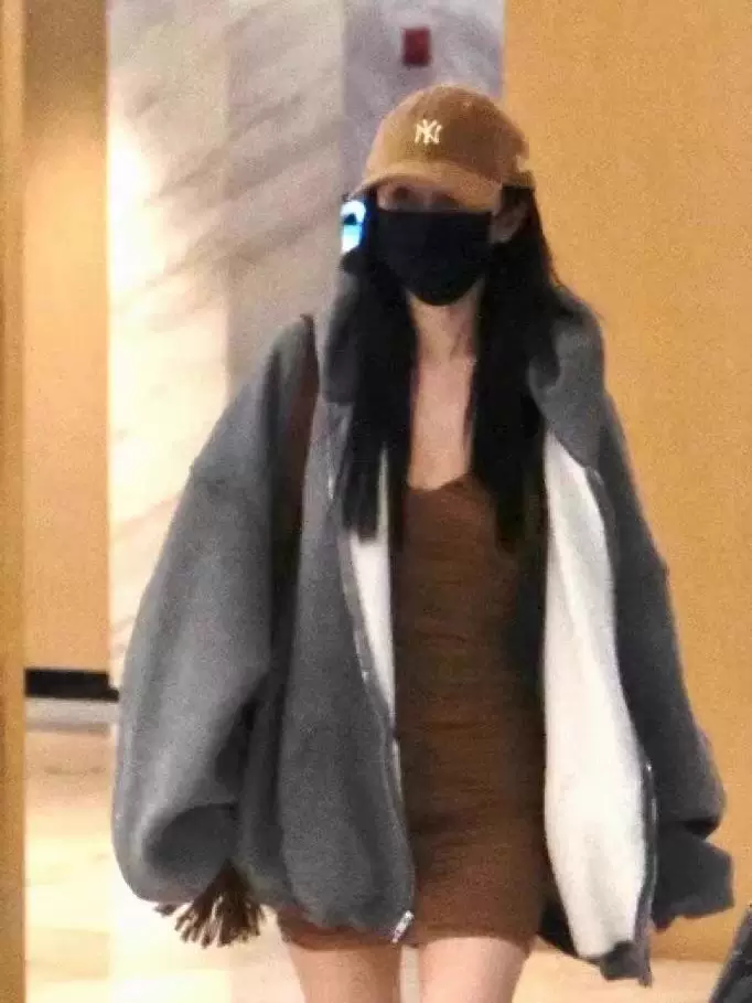 ラメ フード付きパーカー 商品写真