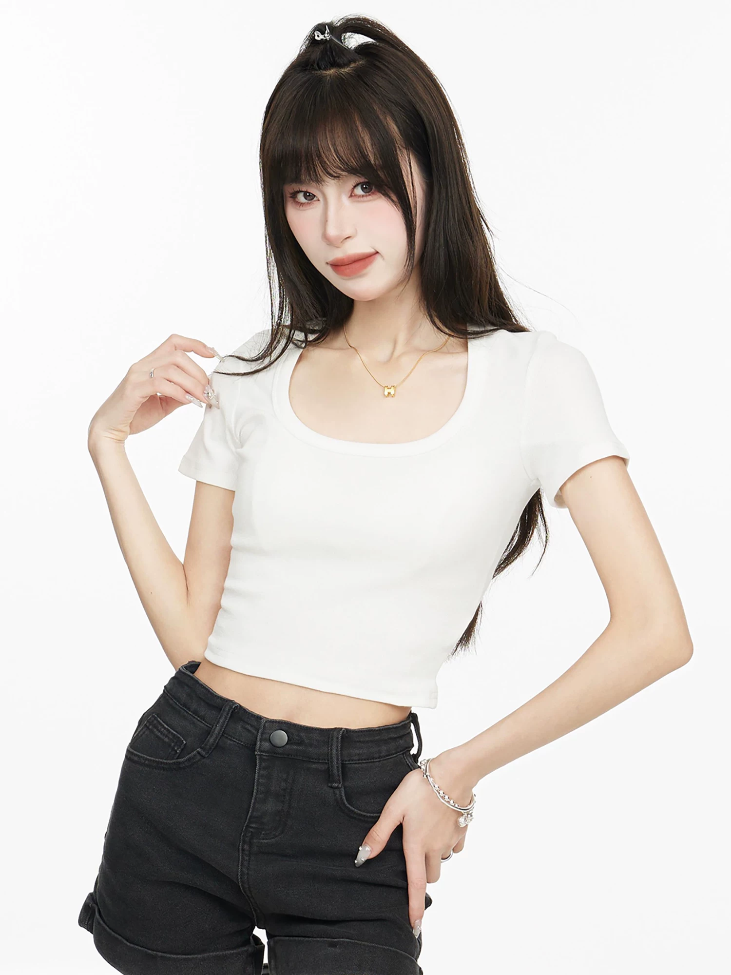 Uネック ショート丈 半袖Tシャツ 商品写真