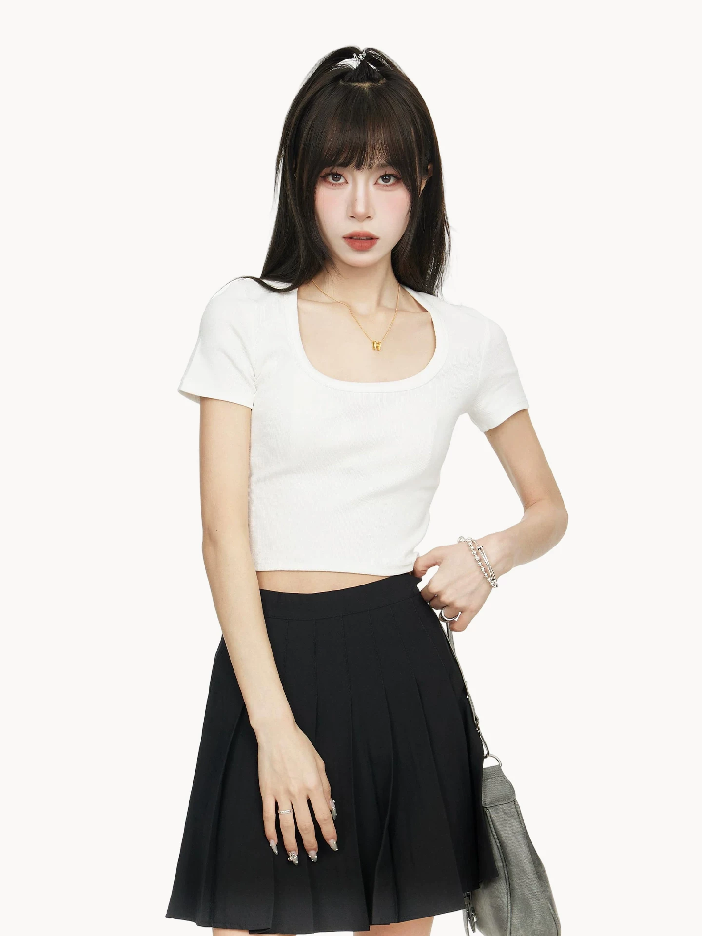 スクエアネック ショート丈 半袖Tシャツ 商品写真