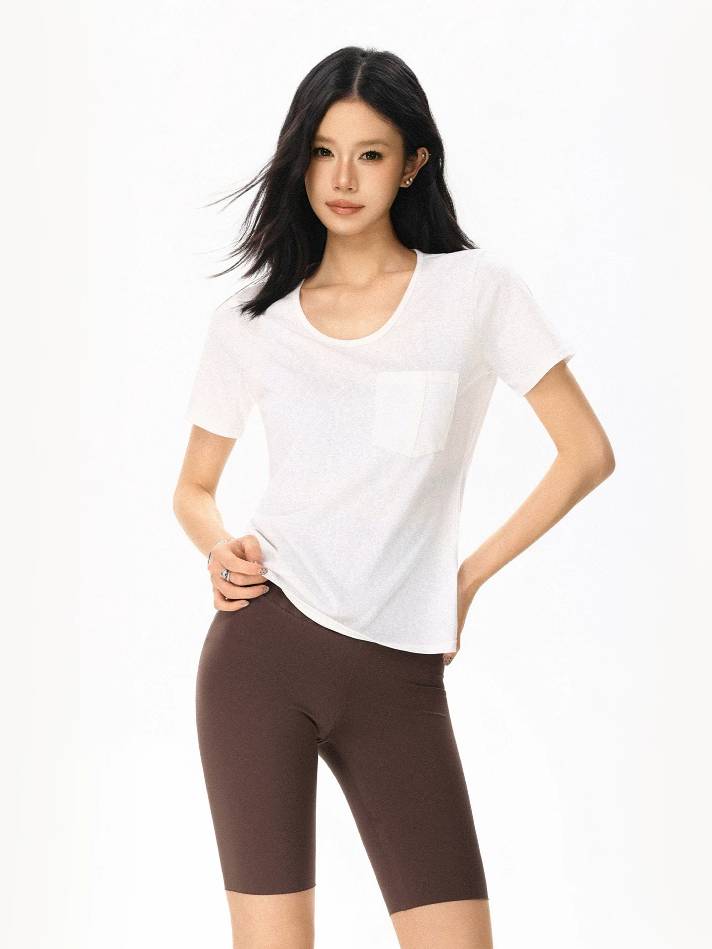 ポケット付き UネックTシャツ 商品写真