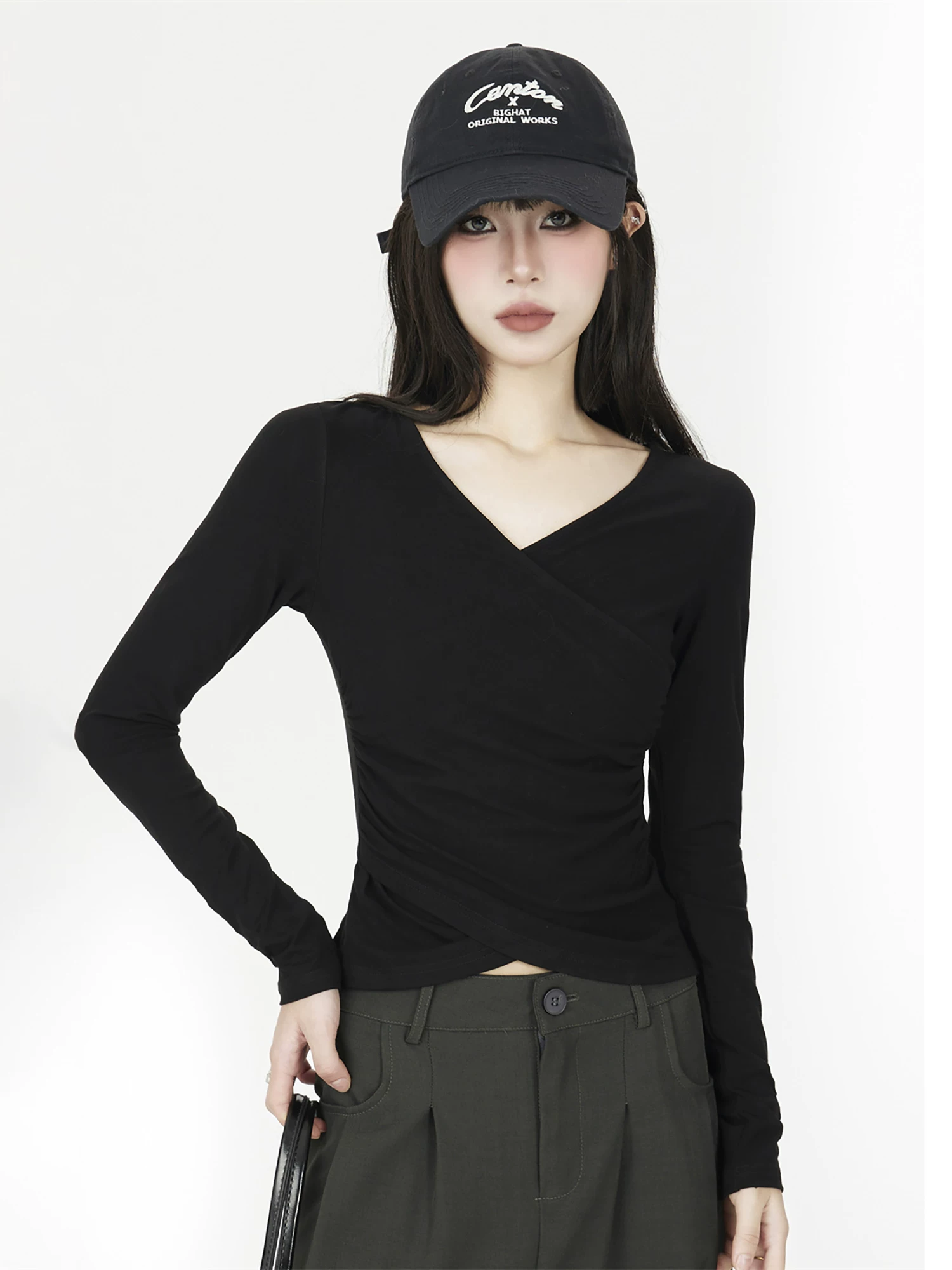 Vネック ショート丈 長袖Tシャツ 商品写真