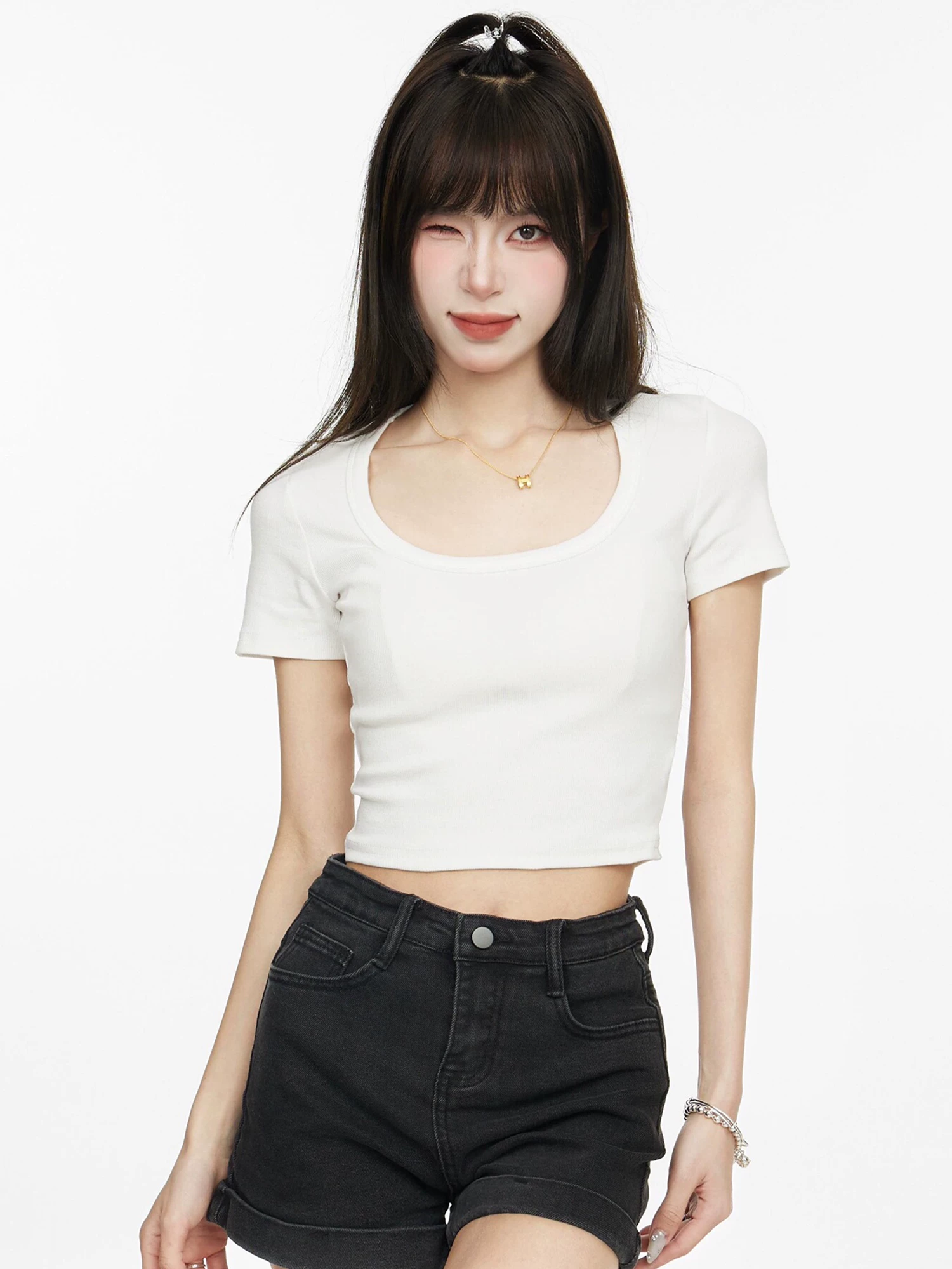 Uネック ショート丈 半袖Tシャツ 商品写真