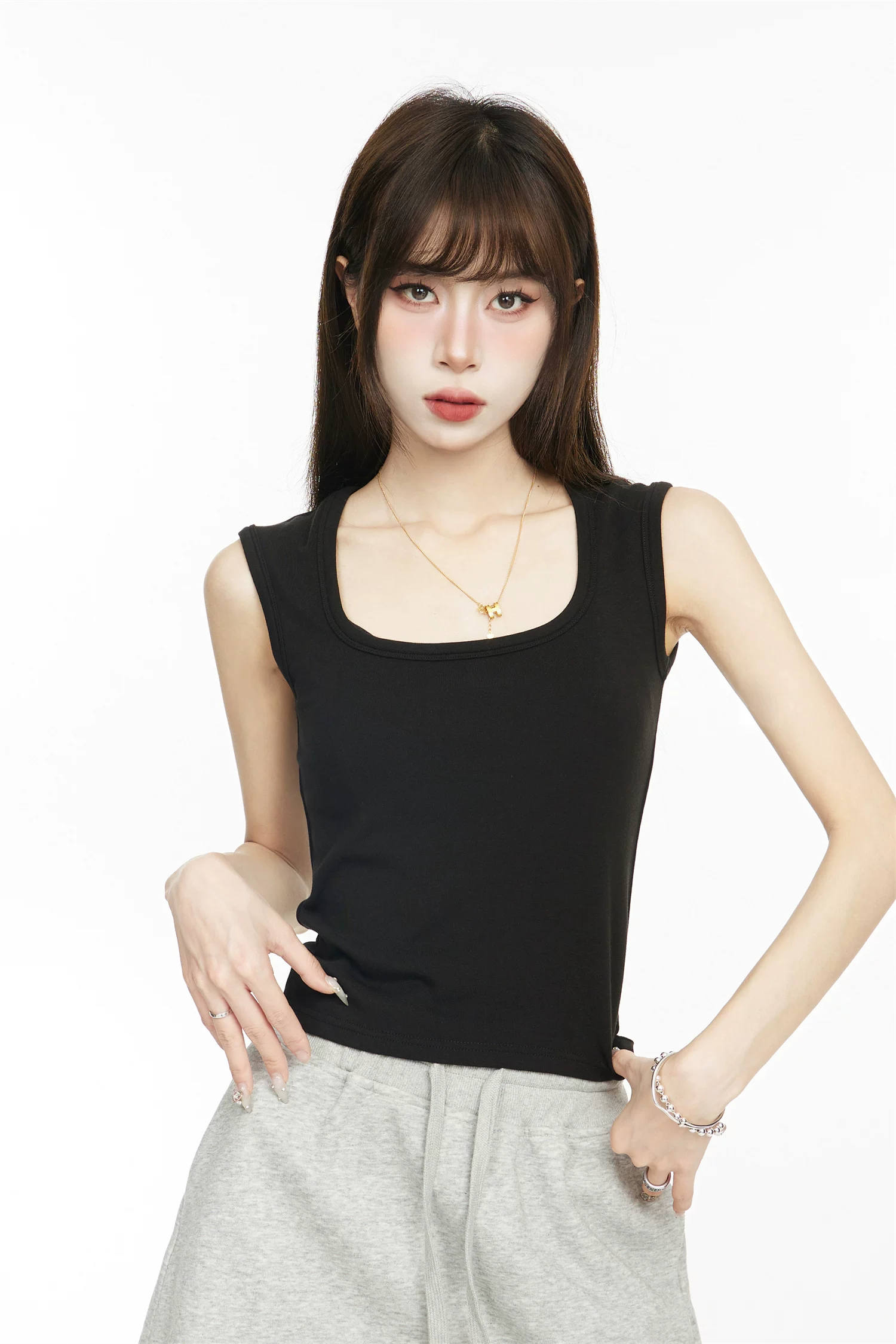 スクエアネック タンクトップ 商品写真