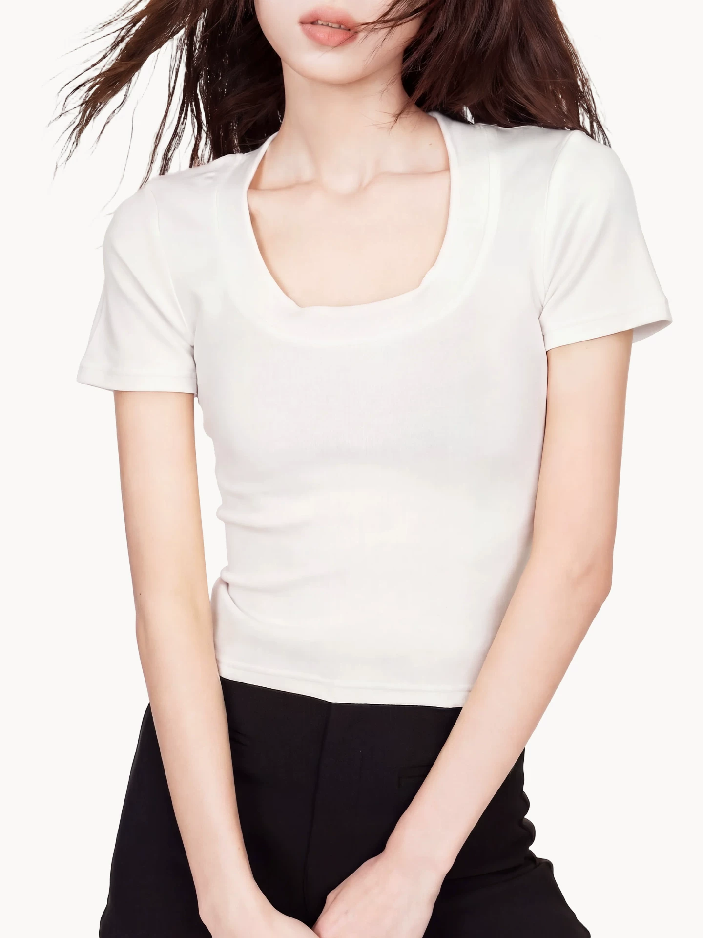 Uネック ショート丈 半袖Tシャツ 商品写真