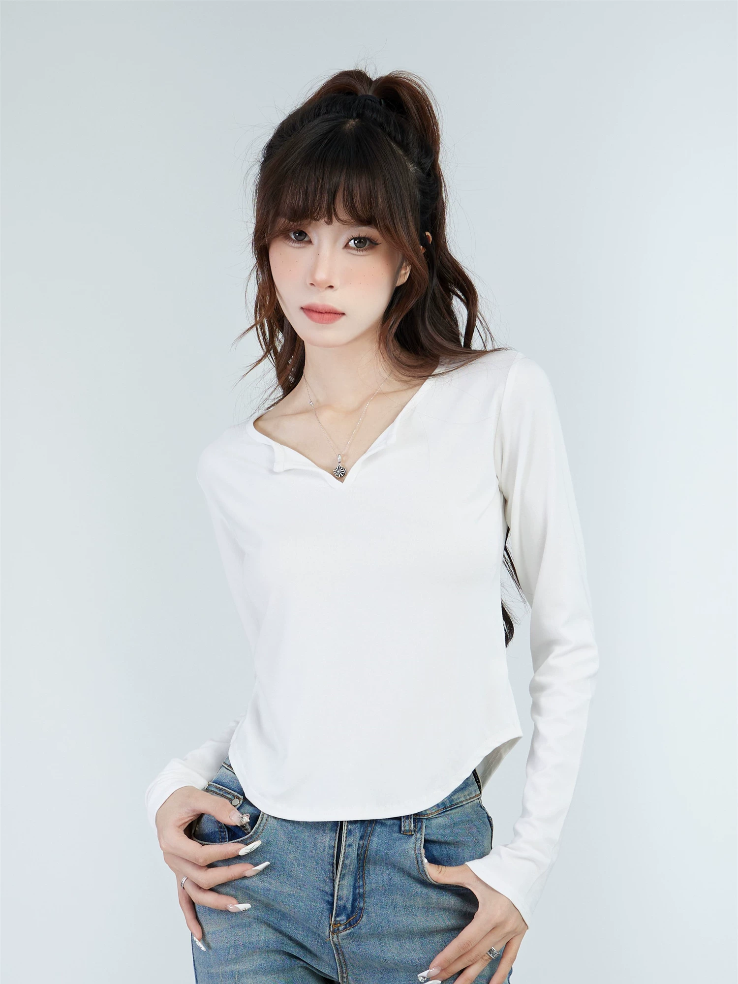 Vネック 長袖Tシャツ 商品写真