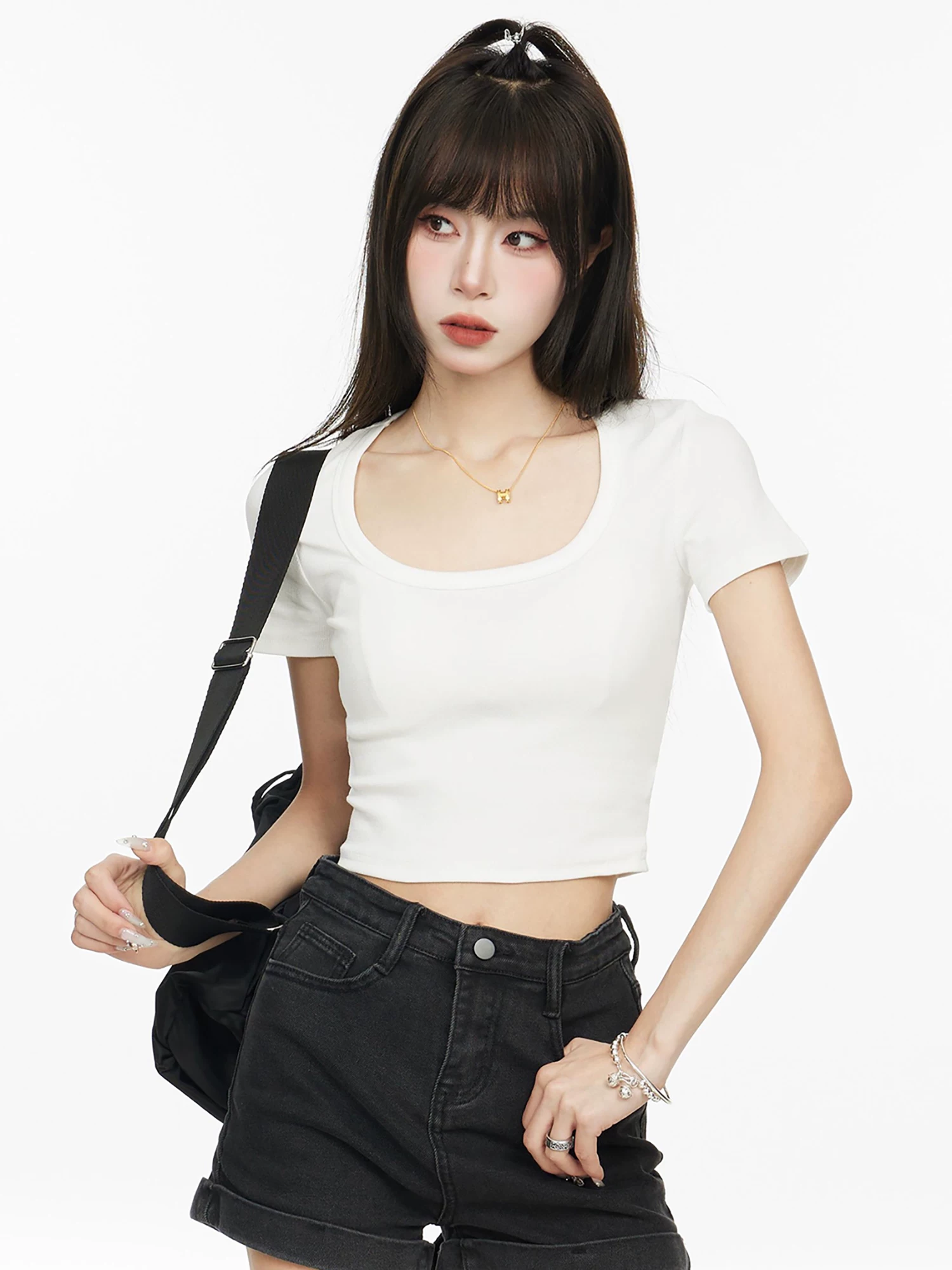 Uネック ショート丈 半袖Tシャツ 商品写真