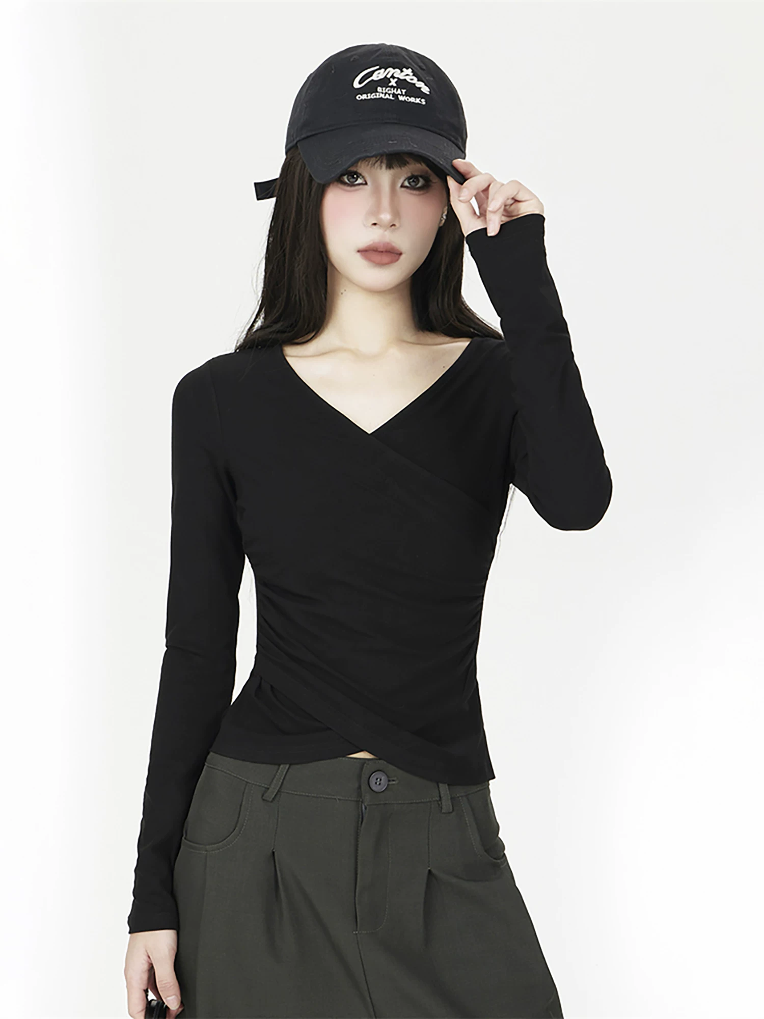 Vネック ショート丈 長袖Tシャツ 商品写真