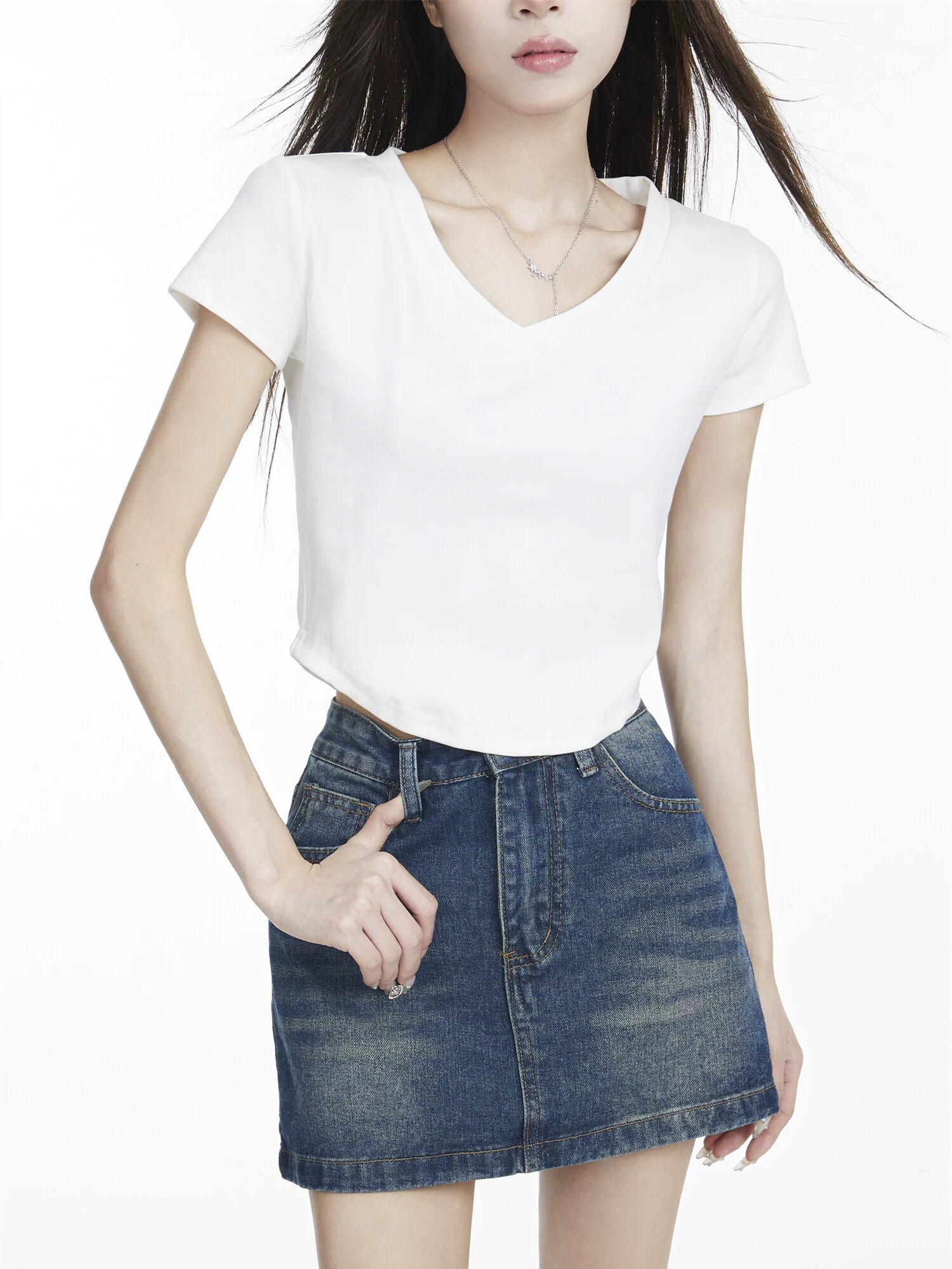 Vネック ショート丈 半袖Tシャツ 商品写真