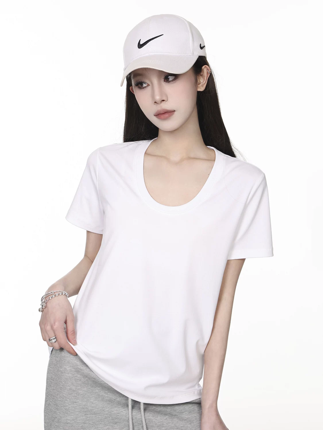Uネック 半袖Tシャツ 商品写真