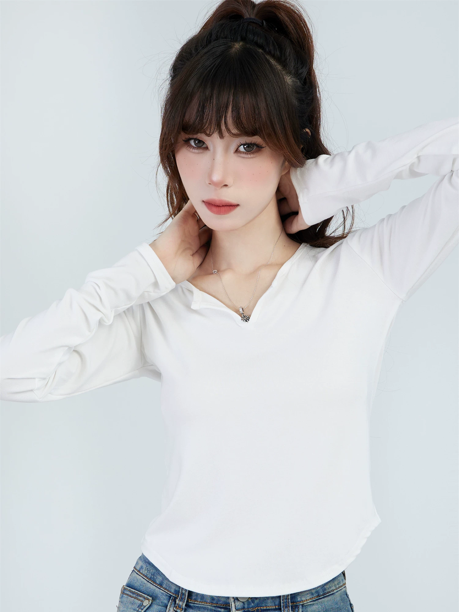 Vネック 長袖Tシャツ 商品写真