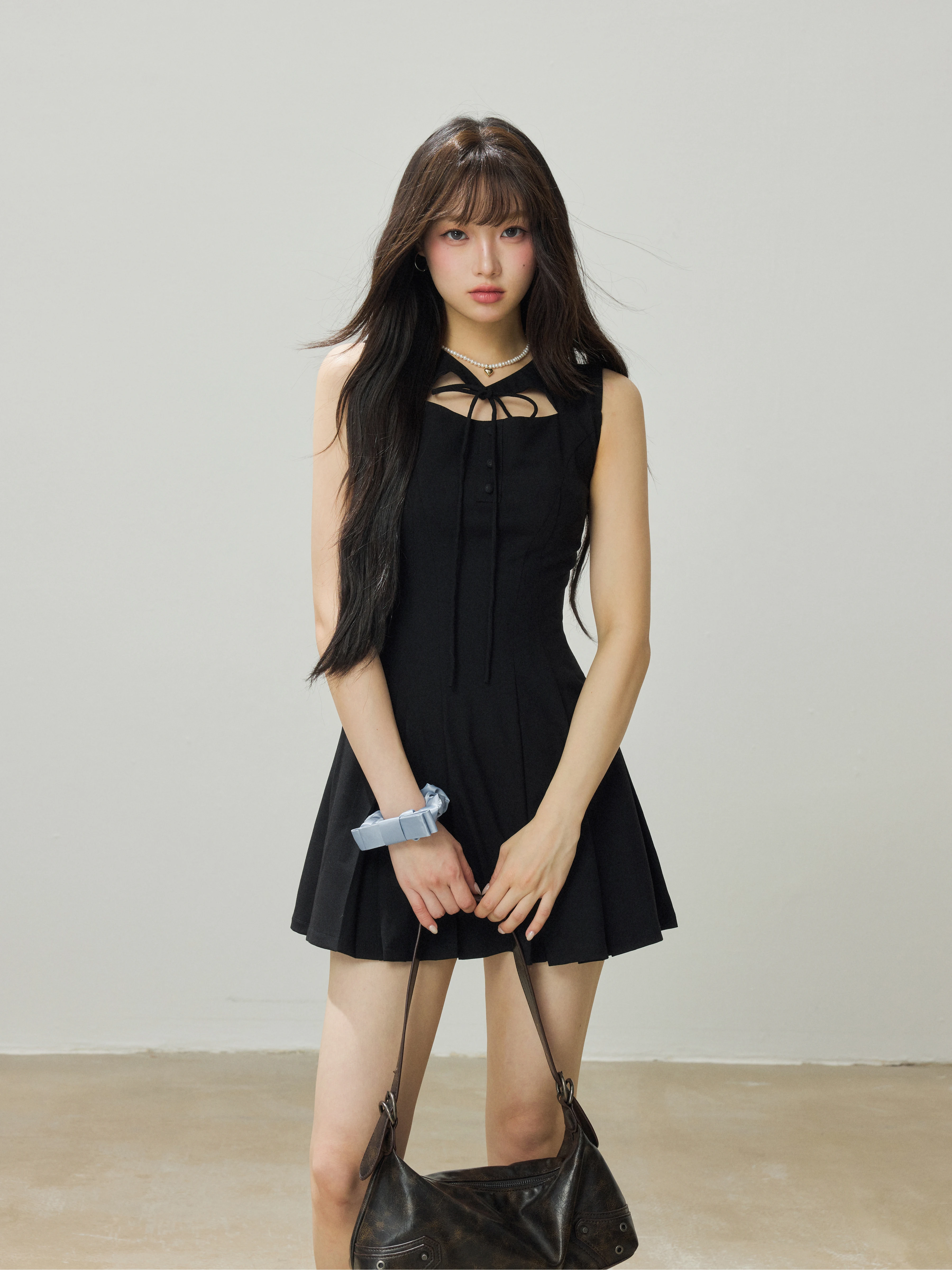 ブラック プリーツ ミニワンピース 商品写真