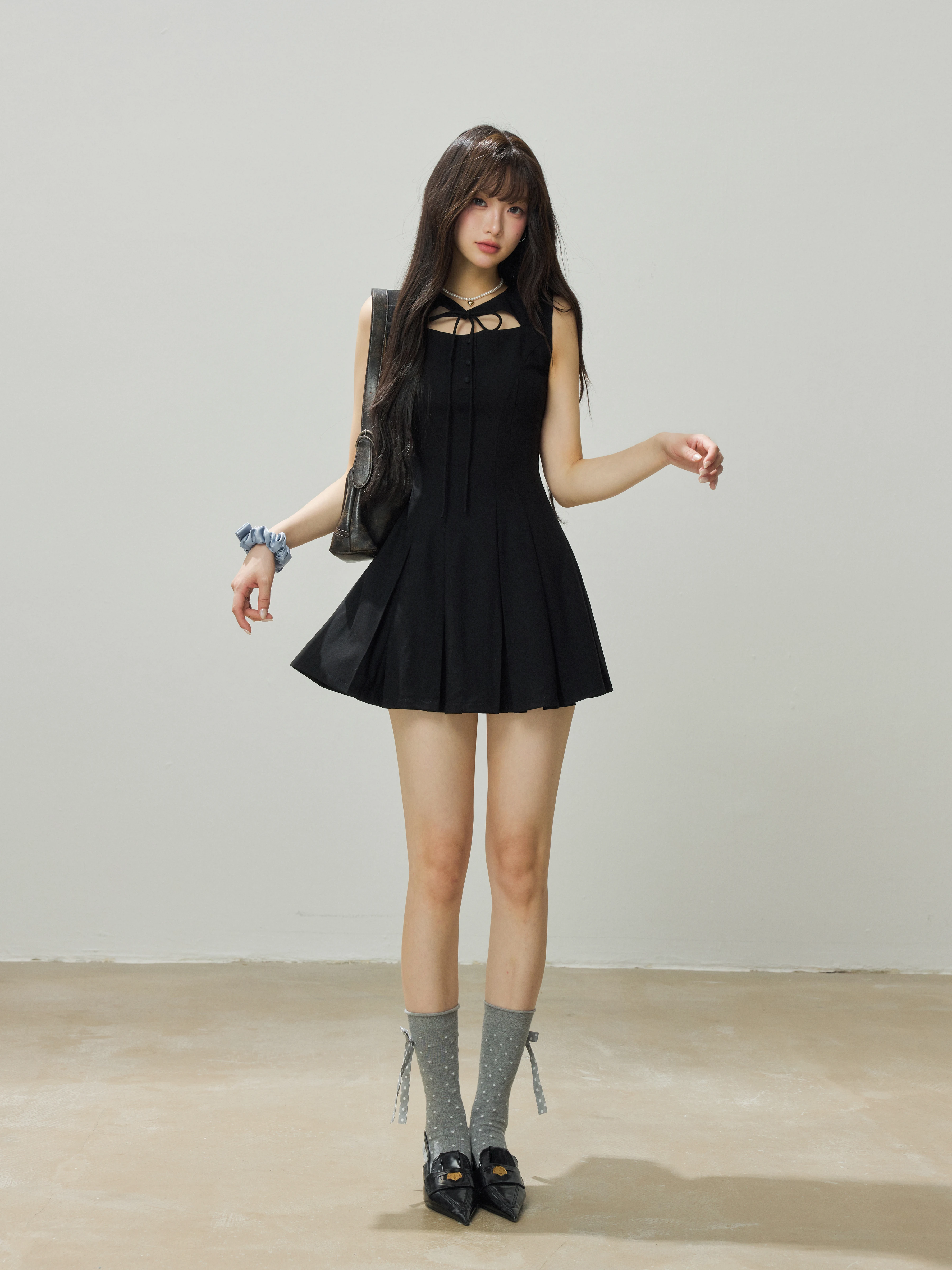 ブラック プリーツ ミニワンピース 商品写真