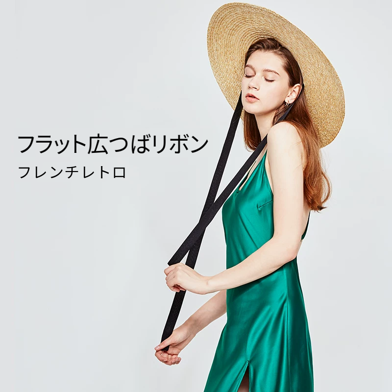 日よけにも使えるアップリケ付きつば広ストローハット