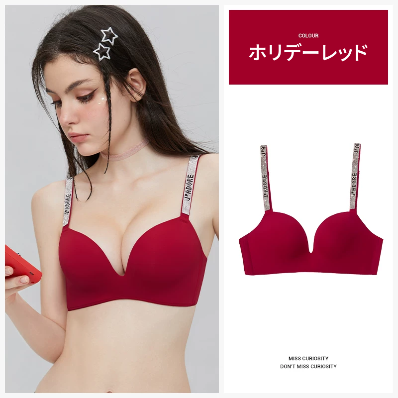 ラインストーン付き赤のシームレスノンワイヤーブラ