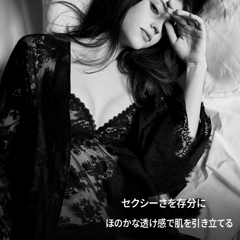 夏向けの薄手花柄レースミニ丈ナイトガウン