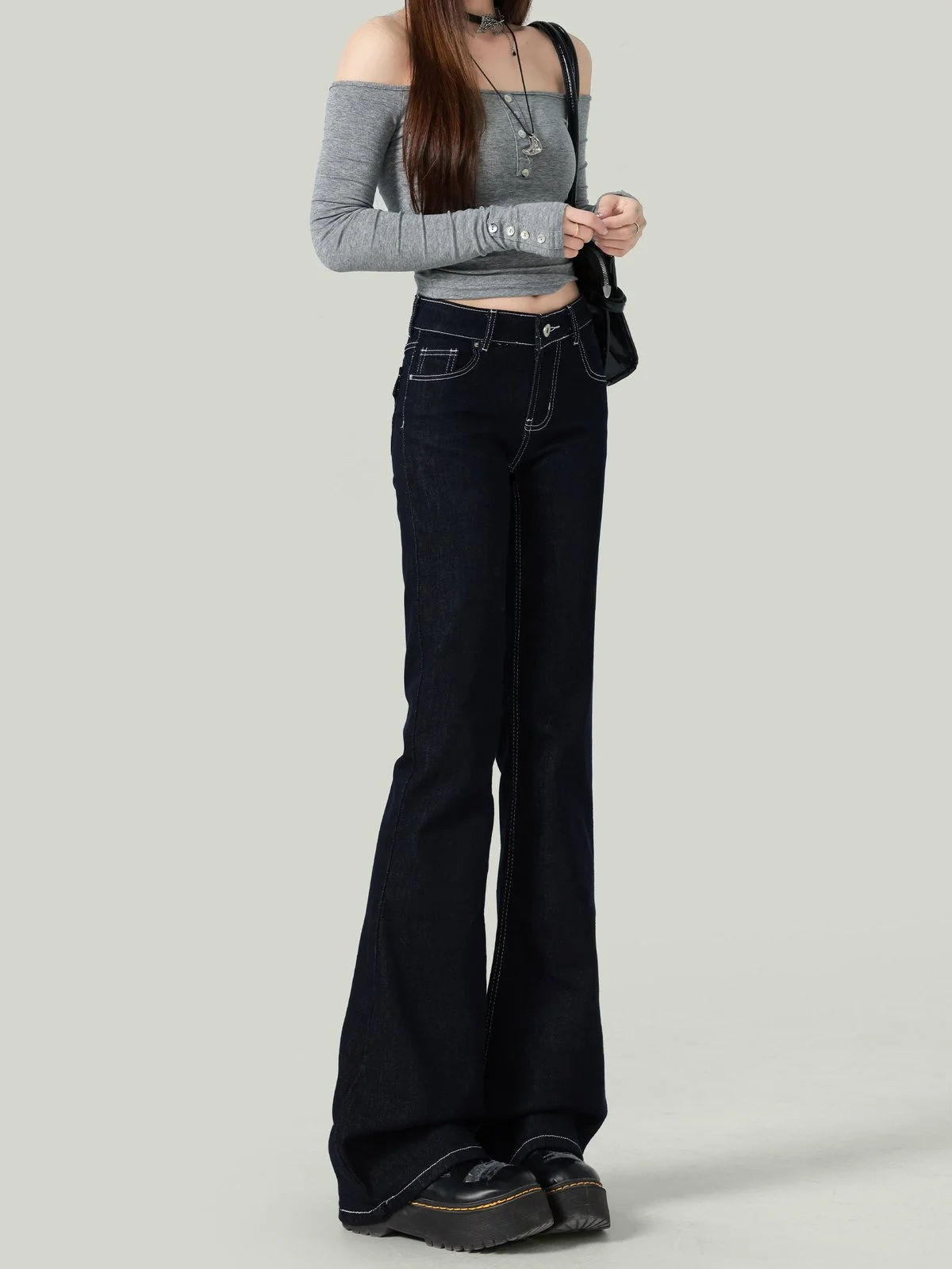 LA CHAPELLE ローライズ ストレッチ フレアデニムパンツ フラップポケット ダークブルー｜商品写真