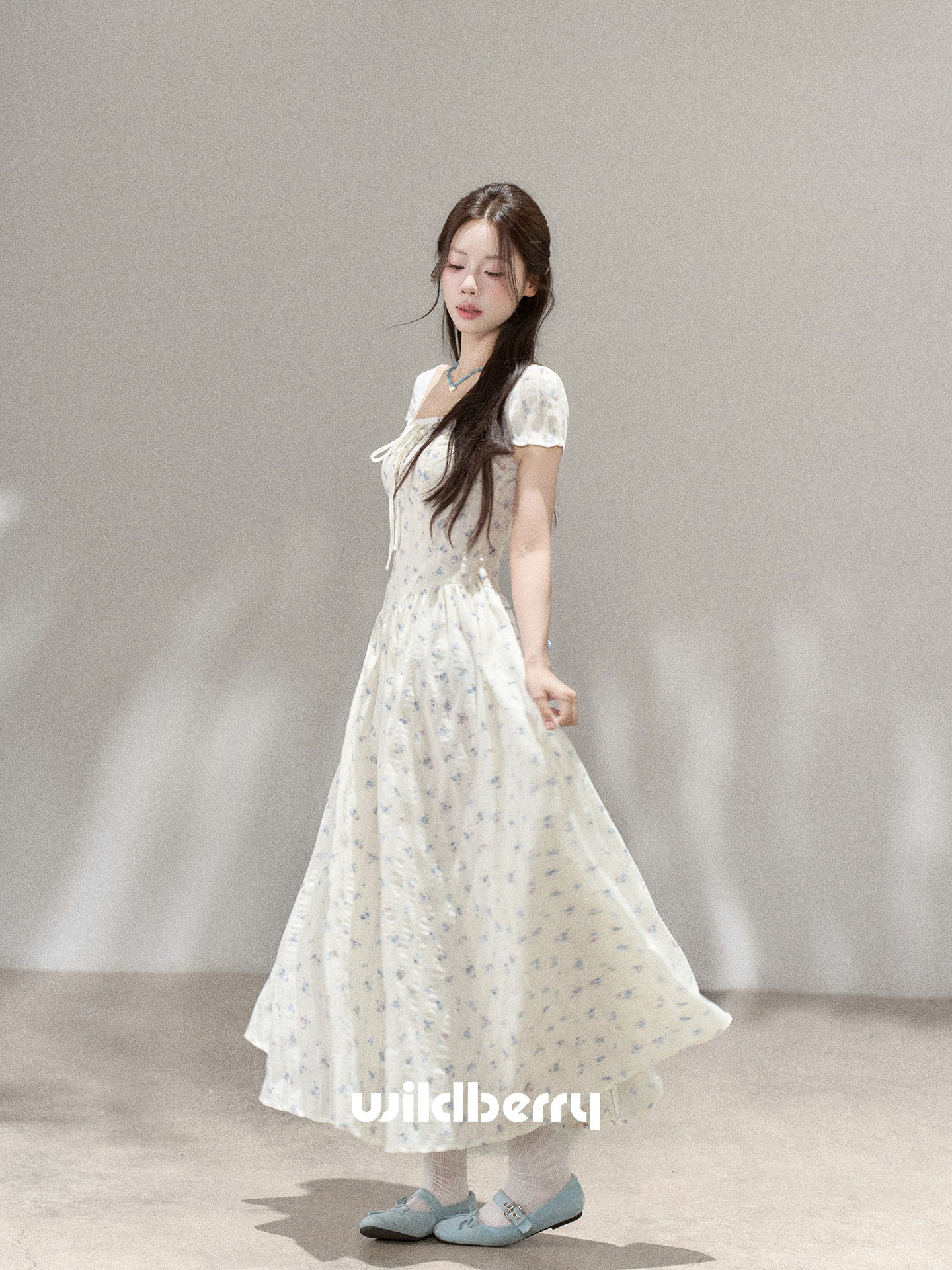Wildberry スクエアネック 小花柄ロングワンピース