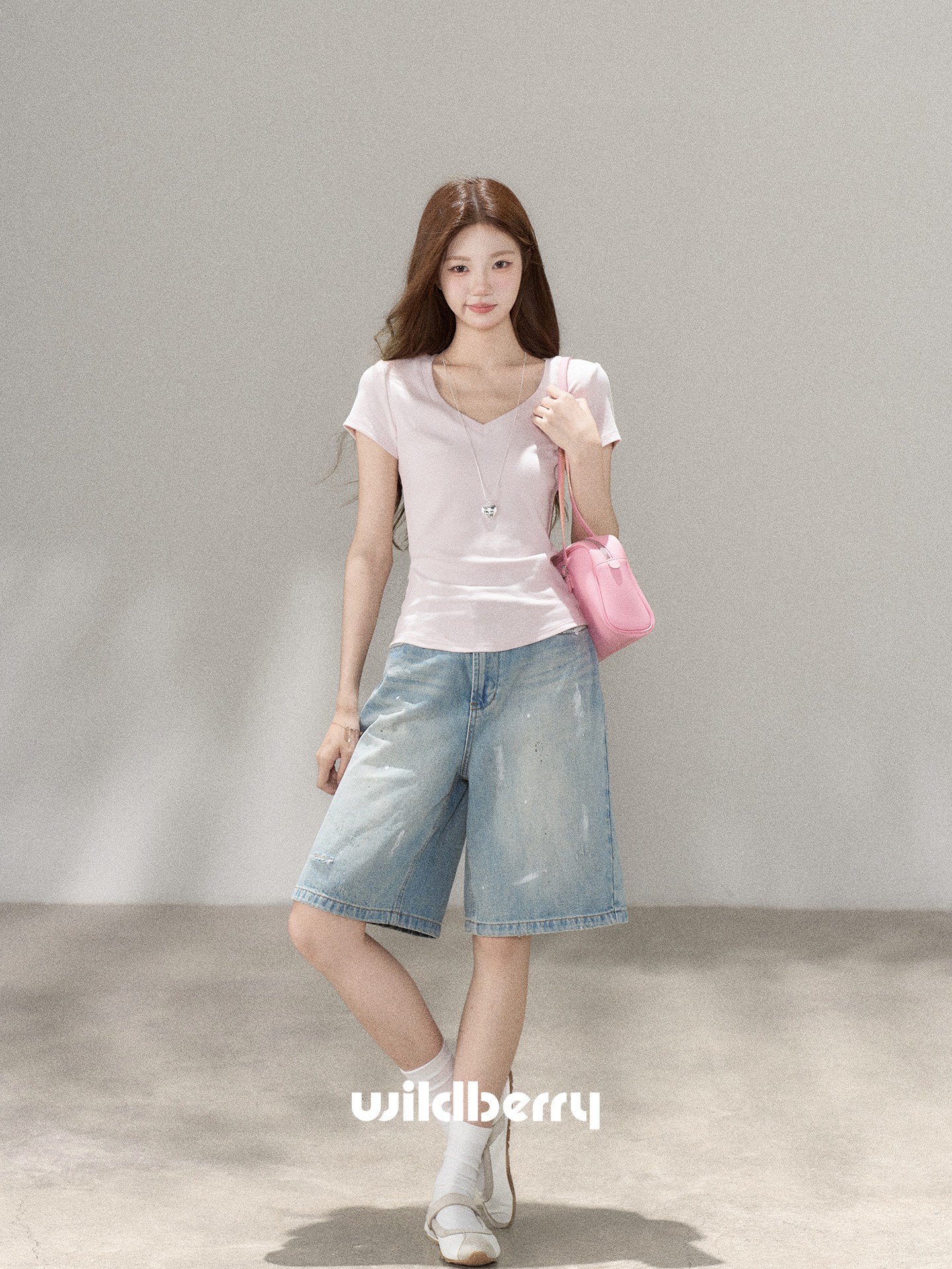 Wildberry Vネック 半袖フィットTシャツ