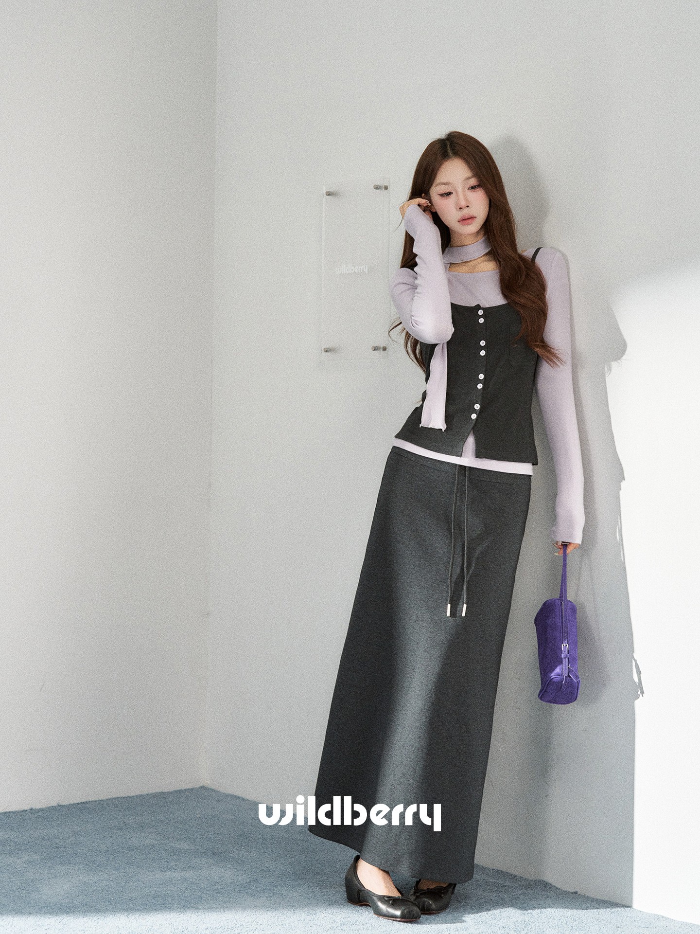 Wildberry タイ付きニットトップス・ドローストリングスカート