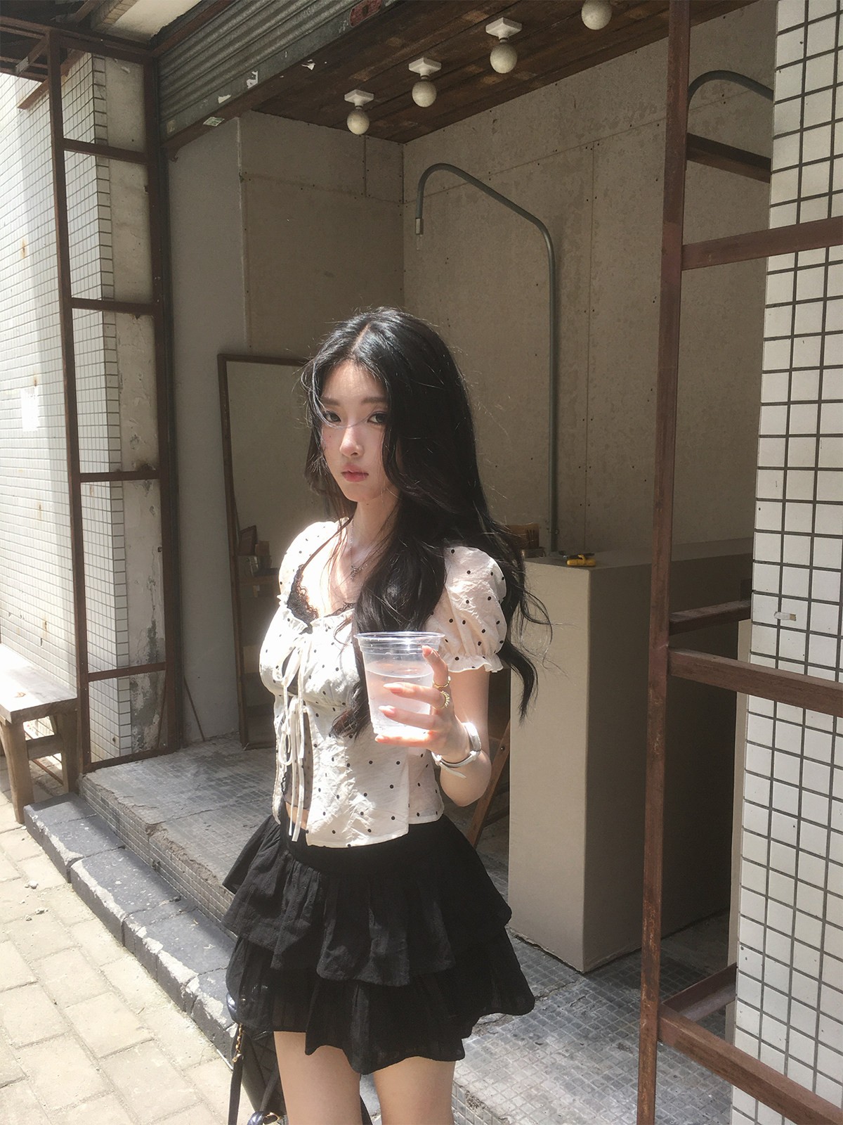 Two Narcissus ドットチュール リボン付きパフスリーブトップス