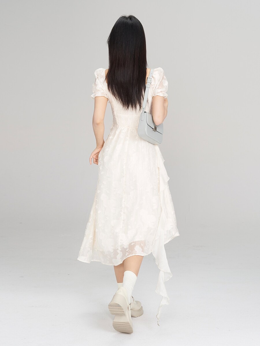 Wildberry ベージュ スクエアネック半袖ワンピース