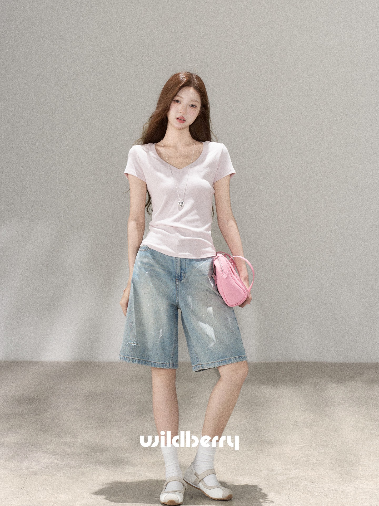 Wildberry Vネック 半袖フィットTシャツ